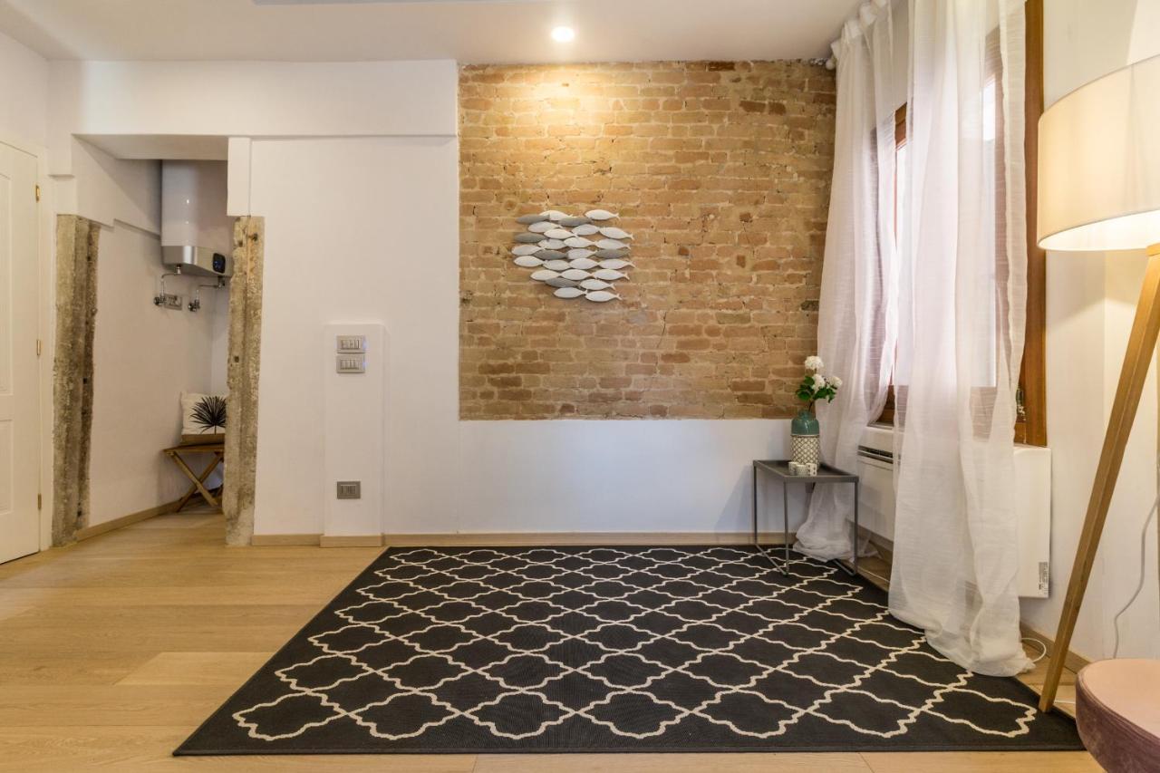 - Biennale 1 - 2 - 3 Apartment Venice